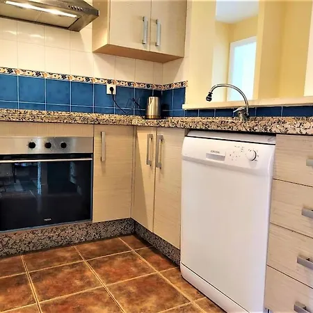 Sunny Lovely 2 Bedroom With Pool Apartment *