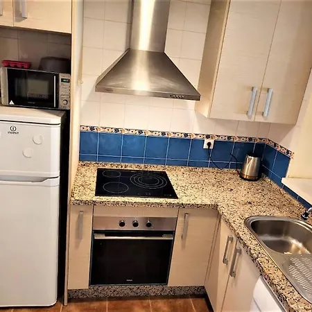 Sunny Lovely 2 Bedroom With Pool Apartment