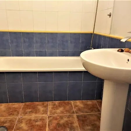 Sunny Lovely 2 Bedroom With Pool