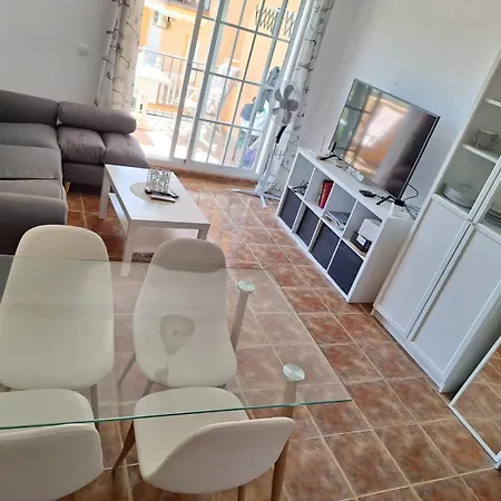 Sunny Lovely 2 Bedroom With Pool