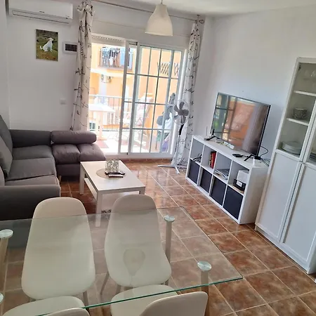 Sunny Lovely 2 Bedroom With Pool Apartment