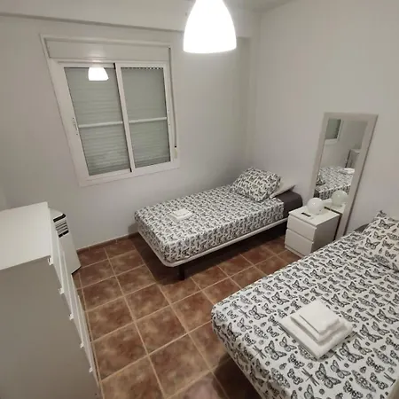 Sunny Lovely 2 Bedroom With Pool Apartment *
