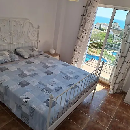 Sunny Lovely 2 Bedroom With Pool Apartment