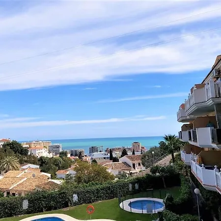 Sunny Lovely 2 Bedroom With Pool Apartment