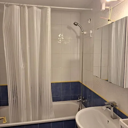 Apartment Sunny Lovely 2 Bedroom With Pool *